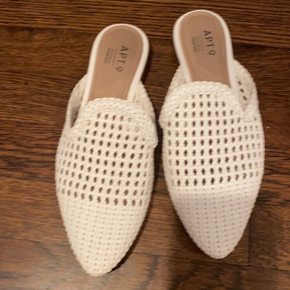 White woven mile flat woman shoe